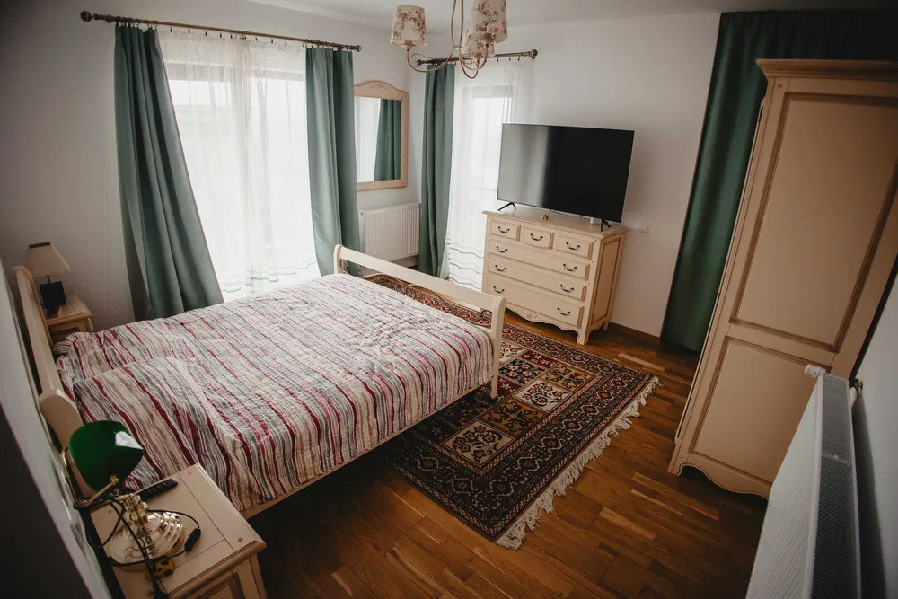 Casa individuala la cheie, 4 camere, 140 mp + 565 teren, 3 parcari, zona Voronet