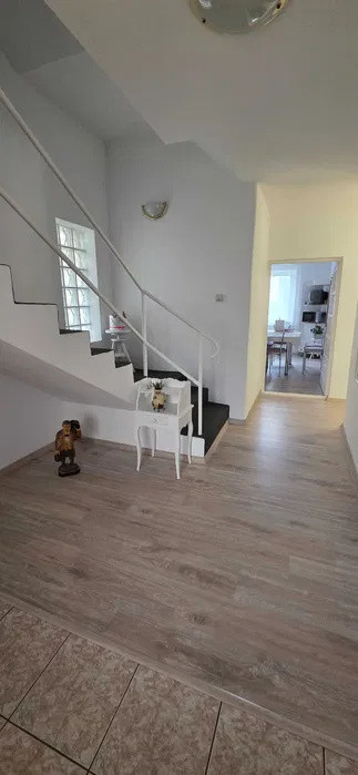 Casa individuala la cheie, 7 camere, 260 mp plus 400 mp teren, garaj, zona Ira