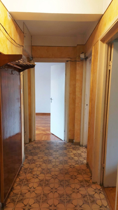 Apartament cu 3 camere, 61 mp, decomandat, etaj intermediar, zona Aleei Detunata