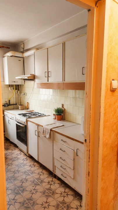 Apartament cu 3 camere, 61 mp, decomandat, etaj intermediar, zona Aleei Detunata