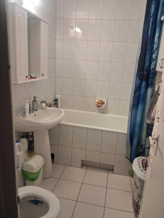 Apartament cu 4 camere, 90 mp, decomandat, etaj intermediar, Zona Dambovitei