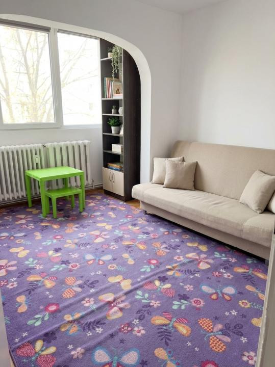 Apartament cu 4 camere, 90 mp, decomandat, etaj intermediar, Zona Dambovitei