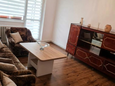 Apartament cu 4 camere, 90 mp, decomandat, etaj intermediar, Zona Dambovitei