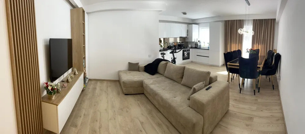 Apartament cu 2 camere, 61 mp, balcon, zona JISK