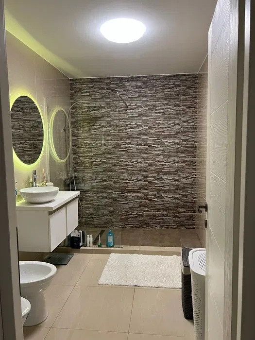 Apartament cu 2 camere, 61 mp, balcon, zona JISK