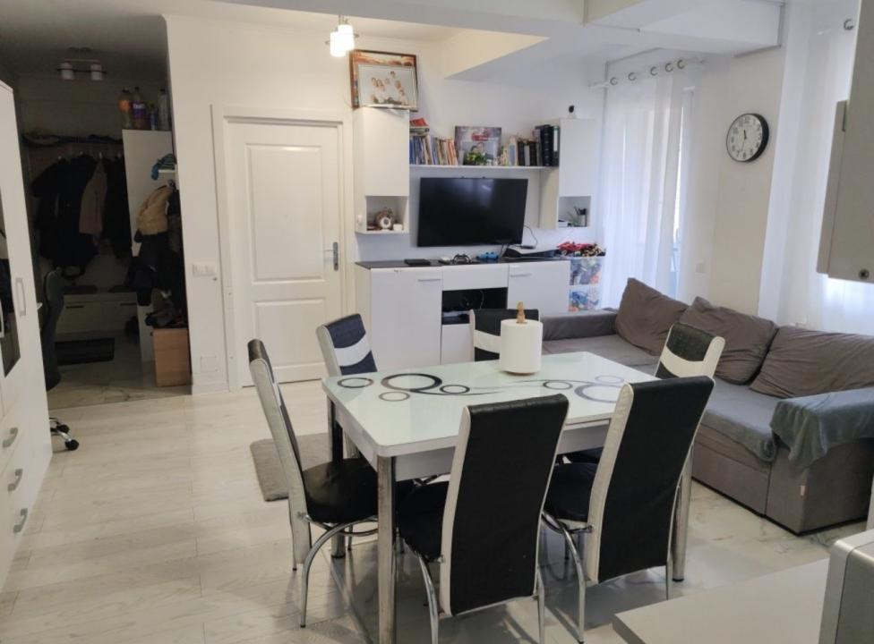 Apartament cu 3 camere,parcare,etaj intermediar