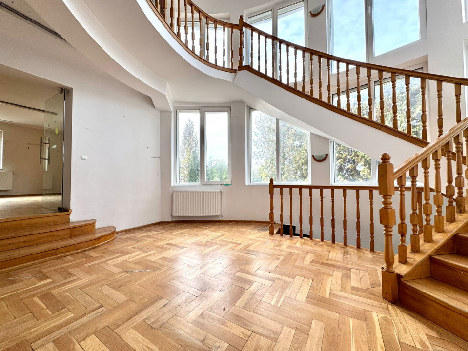 Spatiu 500 mp utili, teren 2000 mp, 10 parcări, cartier Andrei Mureșanu