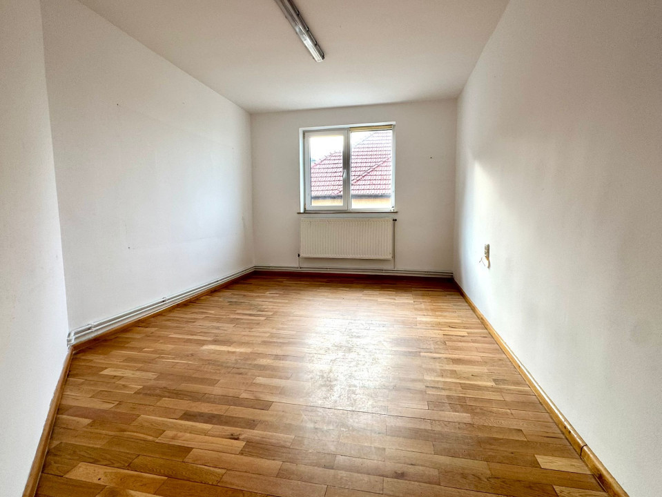 Spatiu 500 mp utili, teren 2000 mp, 10 parcări, cartier Andrei Mureșanu