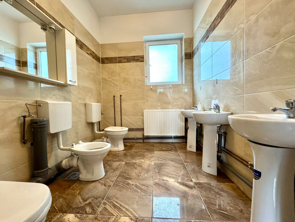 Spatiu 500 mp utili, teren 2000 mp, 10 parcări, cartier Andrei Mureșanu