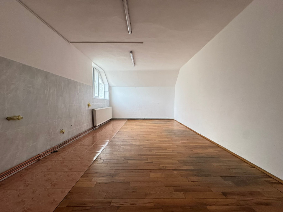 Spatiu 500 mp utili, teren 2000 mp, 10 parcări, cartier Andrei Mureșanu