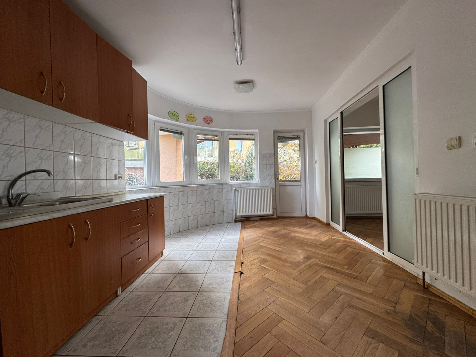 Spatiu 500 mp utili, teren 2000 mp, 10 parcări, cartier Andrei Mureșanu