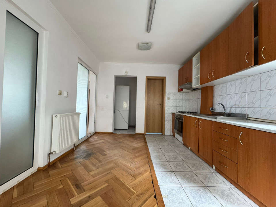 Spatiu 500 mp utili, teren 2000 mp, 10 parcări, cartier Andrei Mureșanu