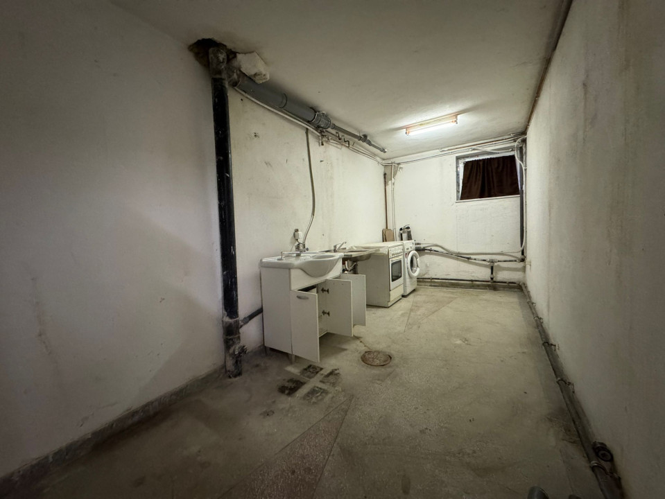 Spatiu 500 mp utili, teren 2000 mp, 10 parcări, cartier Andrei Mureșanu