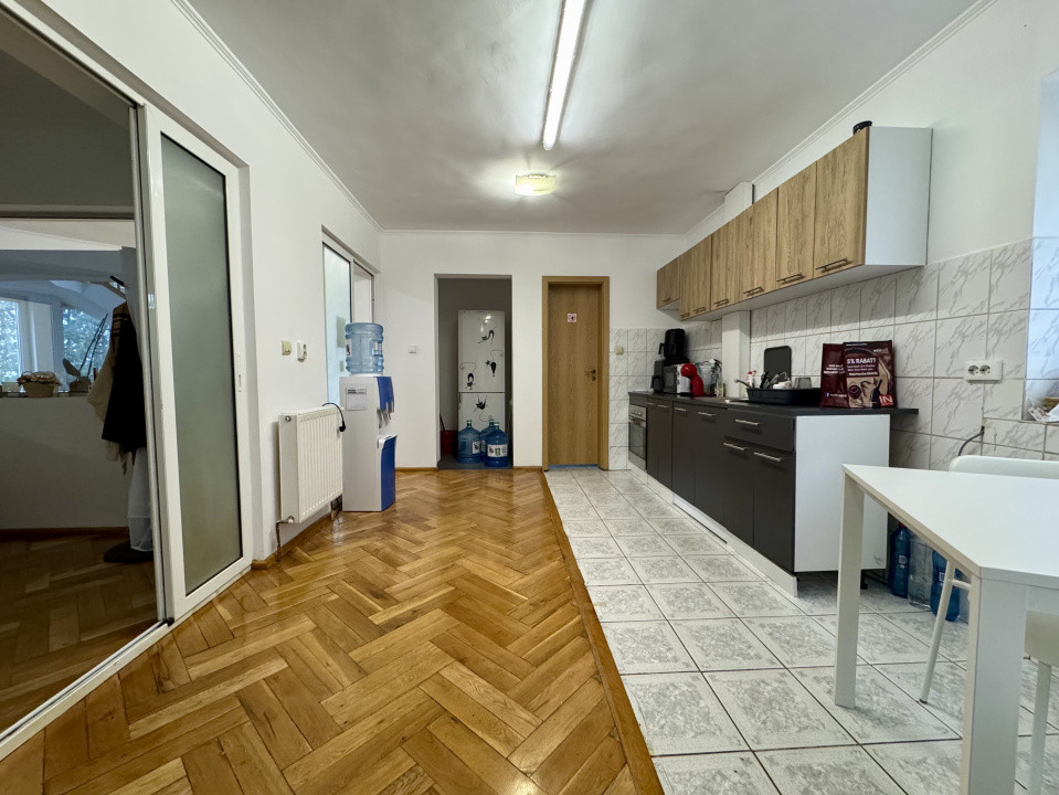 Spatiu 500 mp utili, teren 2000 mp, 10 parcări, cartier Andrei Mureșanu