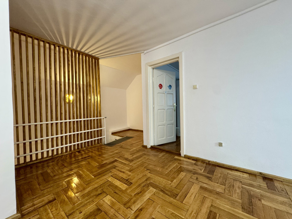 Spatiu 500 mp utili, teren 2000 mp, 10 parcări, cartier Andrei Mureșanu