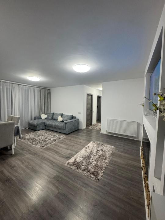 Apartament cu 3 camere, terasa, zona Stejarului