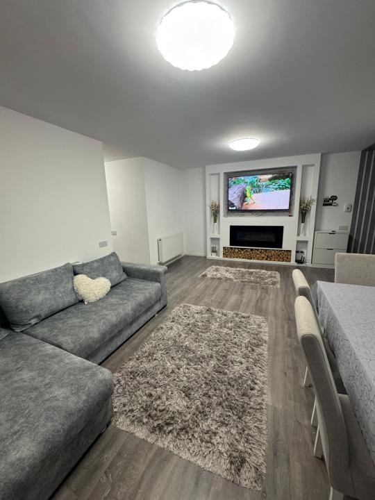 Apartament cu 3 camere, terasa, zona Stejarului