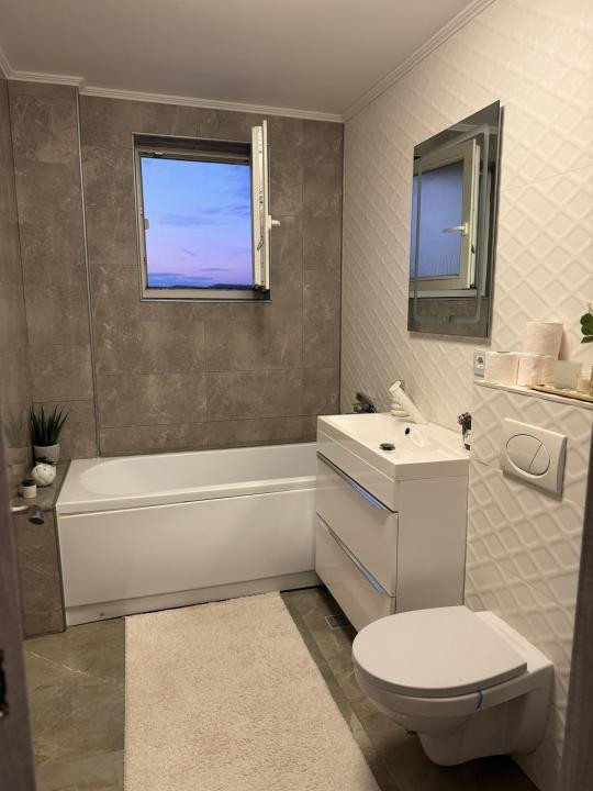 Apartament cu 3 camere, terasa, zona Stejarului