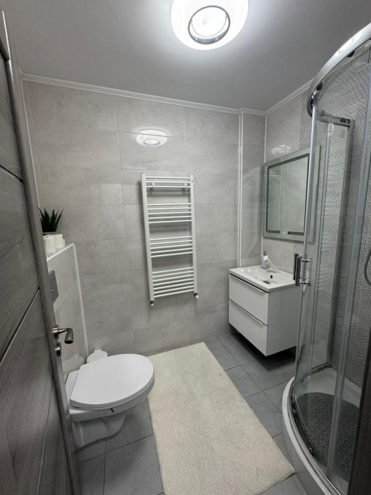 Apartament cu 3 camere, terasa, zona Stejarului