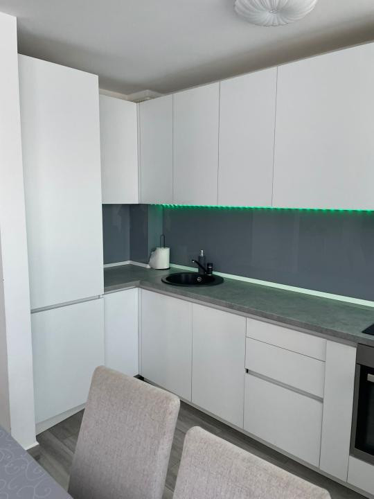 Apartament cu 3 camere, terasa, zona Stejarului