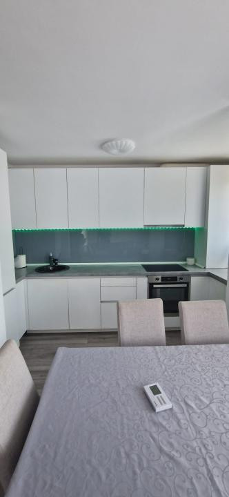 Apartament cu 3 camere, terasa, zona Stejarului