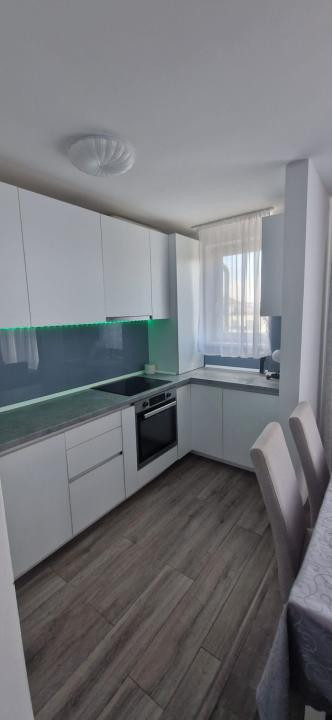 Apartament cu 3 camere, terasa, zona Stejarului