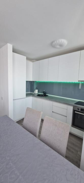 Apartament cu 3 camere, terasa, zona Stejarului