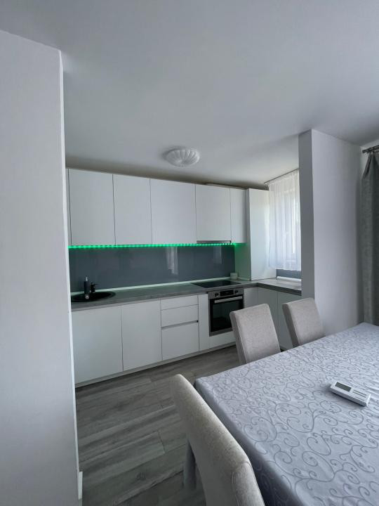 Apartament cu 3 camere, terasa, zona Stejarului