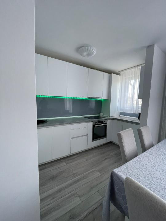 Apartament cu 3 camere, terasa, zona Stejarului