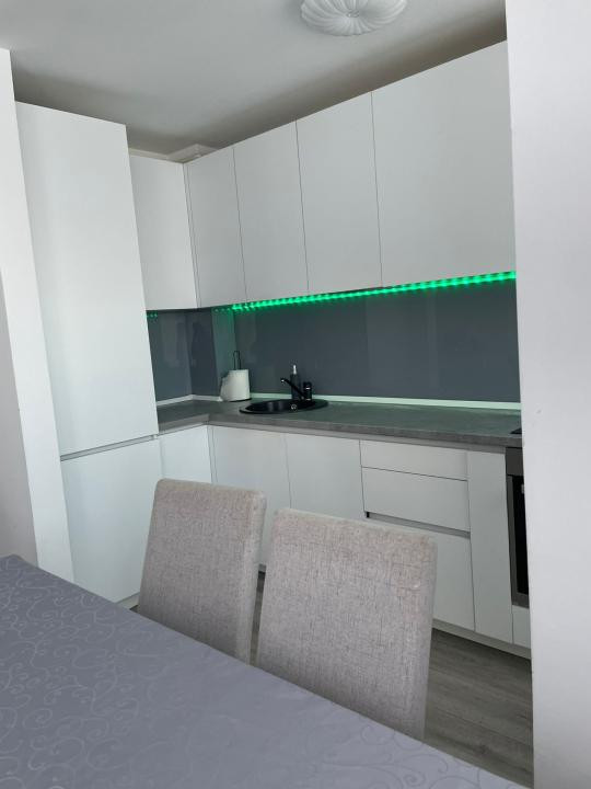 Apartament cu 3 camere, terasa, zona Stejarului