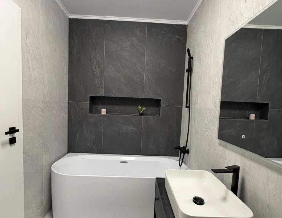 Apartament de 2 camere, 45 mp,Ultramodern,Mobilat/Utilat, Zona Eroilor