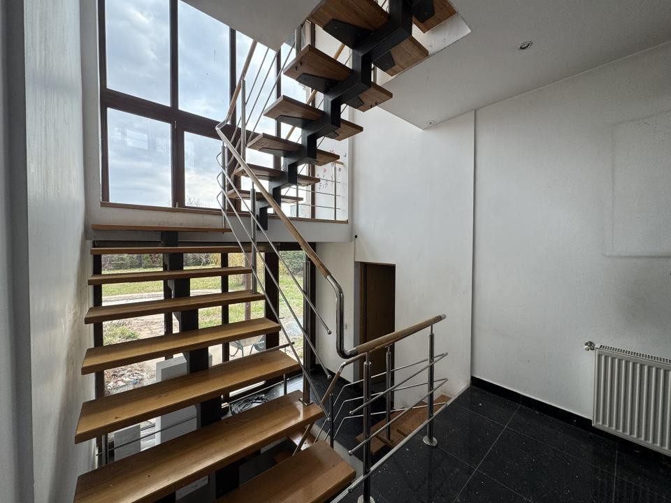 Casă individuală, 400 mp utili, 1300 mp teren, zona Eugen Ionesco