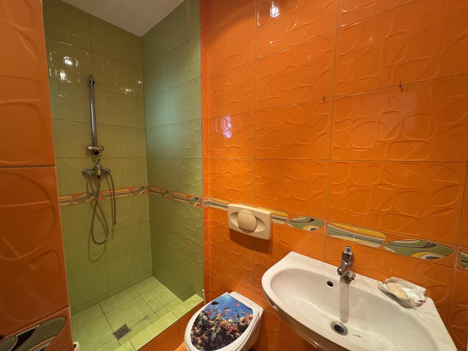 Casă individuală, 400 mp utili, 1300 mp teren, zona Eugen Ionesco