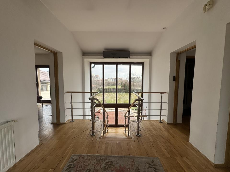 Casă individuală, 400 mp utili, 1300 mp teren, zona Eugen Ionesco