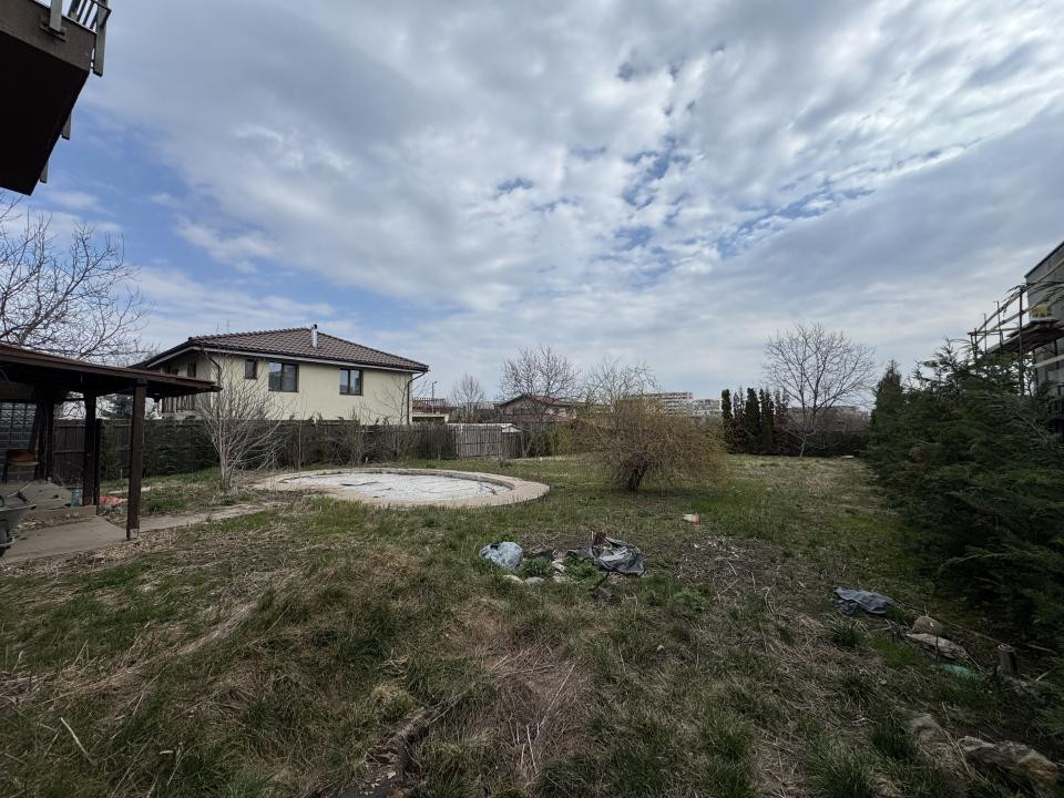 Casă individuală, 400 mp utili, 1300 mp teren, zona Eugen Ionesco