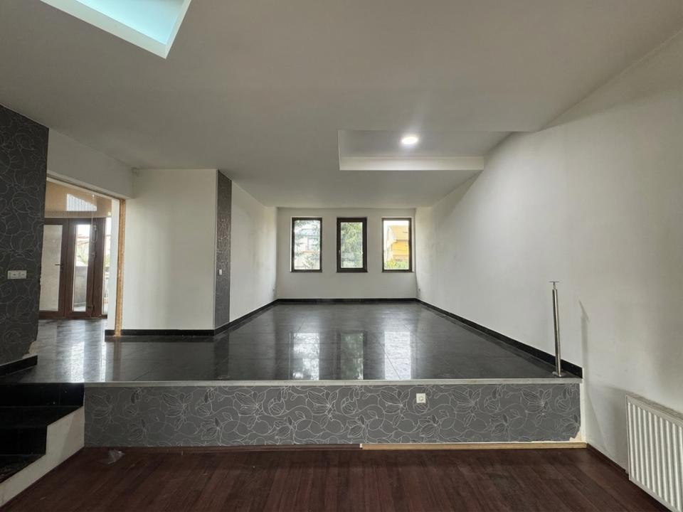 Casă individuală, 400 mp utili, 1300 mp teren, zona Eugen Ionesco