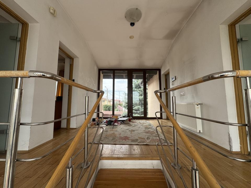 Casă individuală, 400 mp utili, 1300 mp teren, zona Eugen Ionesco