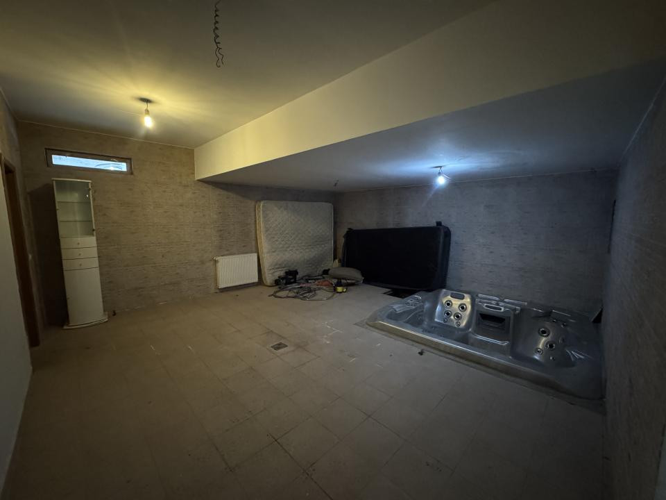 Casă individuală, 400 mp utili, 1300 mp teren, zona Eugen Ionesco