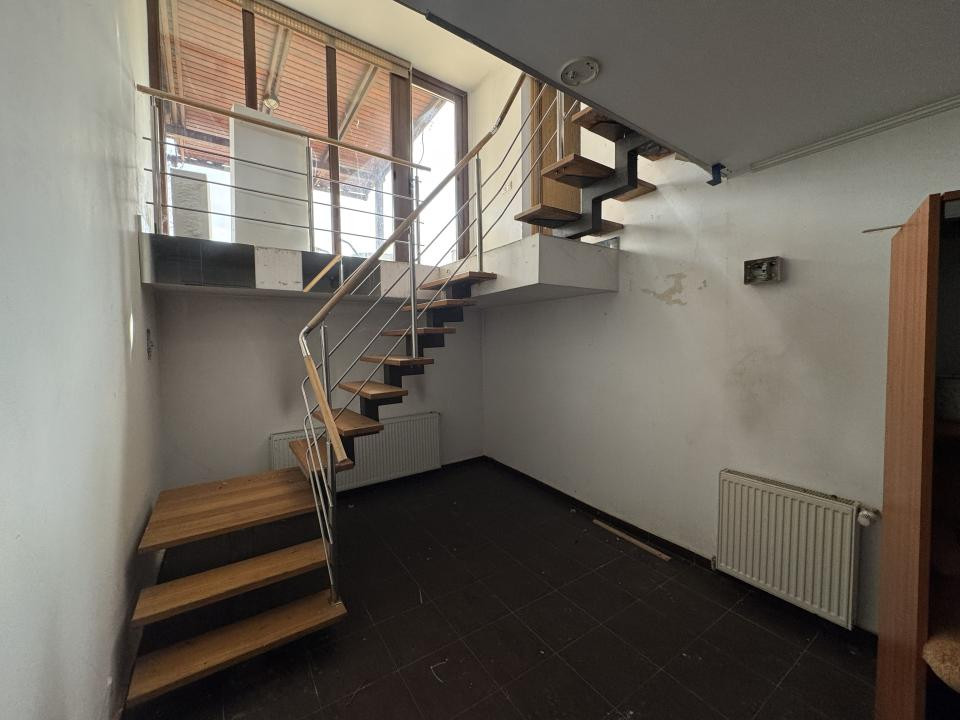 Casă individuală, 400 mp utili, 1300 mp teren, zona Eugen Ionesco