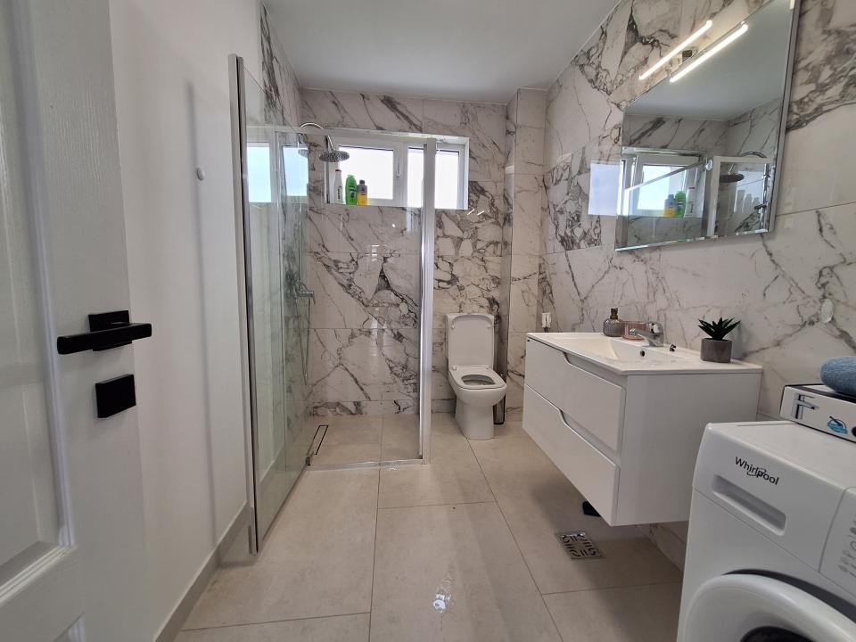 Apartament cu 3 camere, 50 mp, parcare, zona Tineretului