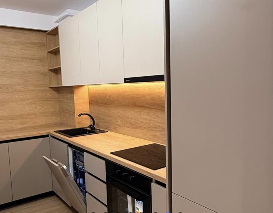 Apartament de 2 camere, 45 mp,Ultramodern,Mobilat/Utilat, Zona Eroilor