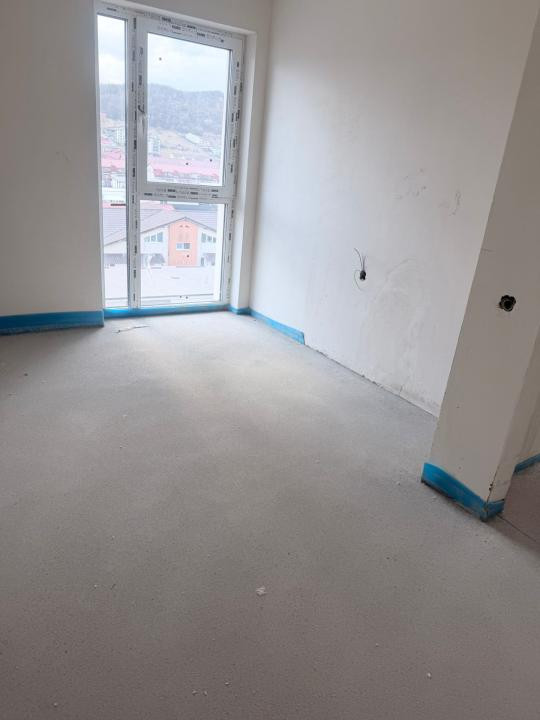 Apartament cu 3 camere,terasa,parcare,zona Eroilor,etaj intermediar