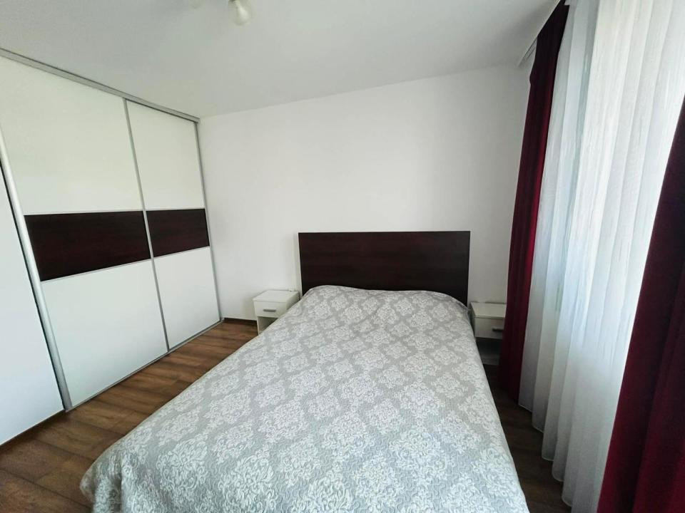 Apartament cu 3 camere, 61 mp, parcare, zona Stejarului