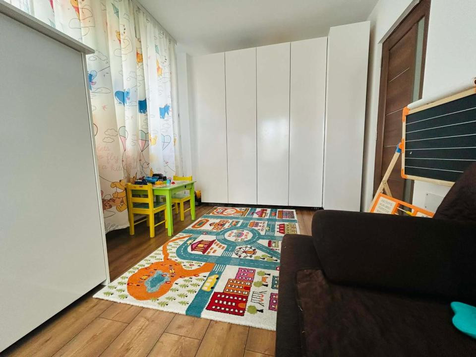 Apartament cu 3 camere, 61 mp, parcare, zona Stejarului