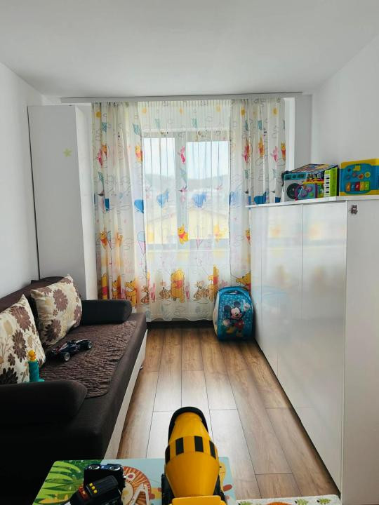 Apartament cu 3 camere, 61 mp, parcare, zona Stejarului