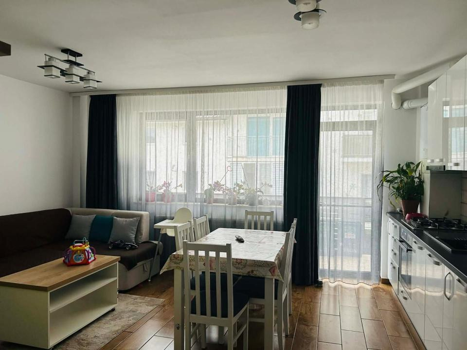Apartament cu 3 camere, 61 mp, parcare, zona Stejarului
