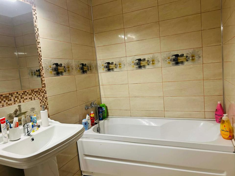 Apartament cu 3 camere, 61 mp, parcare, zona Stejarului