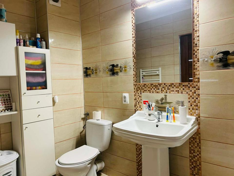Apartament cu 3 camere, 61 mp, parcare, zona Stejarului