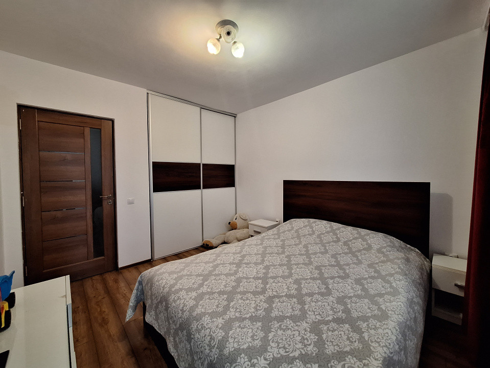 Apartament cu 3 camere, 61 mp, parcare, zona Stejarului
