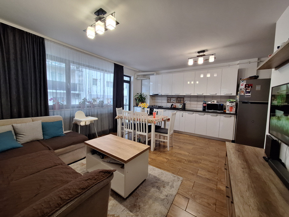 Apartament cu 3 camere, 61 mp, parcare, zona Stejarului